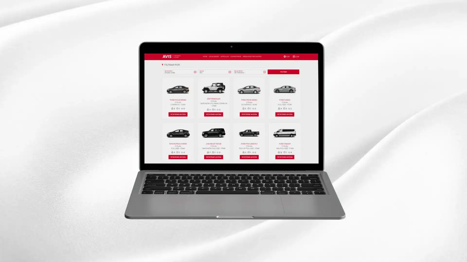 Vista de tienda en línea de alquiler de autos en laptop - tumarcaviral.com, agencia de marketing digital